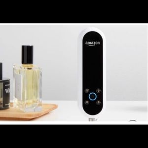 Amazon Echo Look - Internet selfie & video camera